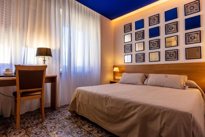 Superior Single Room image 4