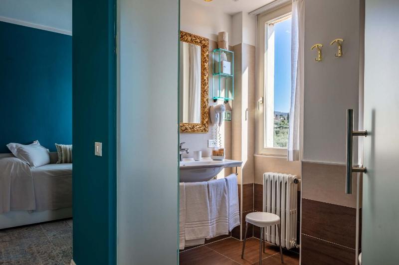 Junior Suite image 2