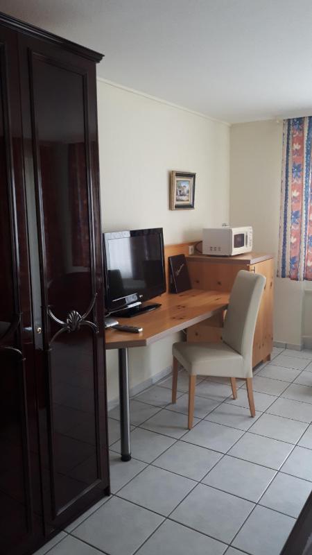 Classic Double Room with Balcony image 3