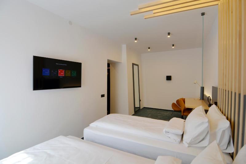 Comfort Twin Room image 2