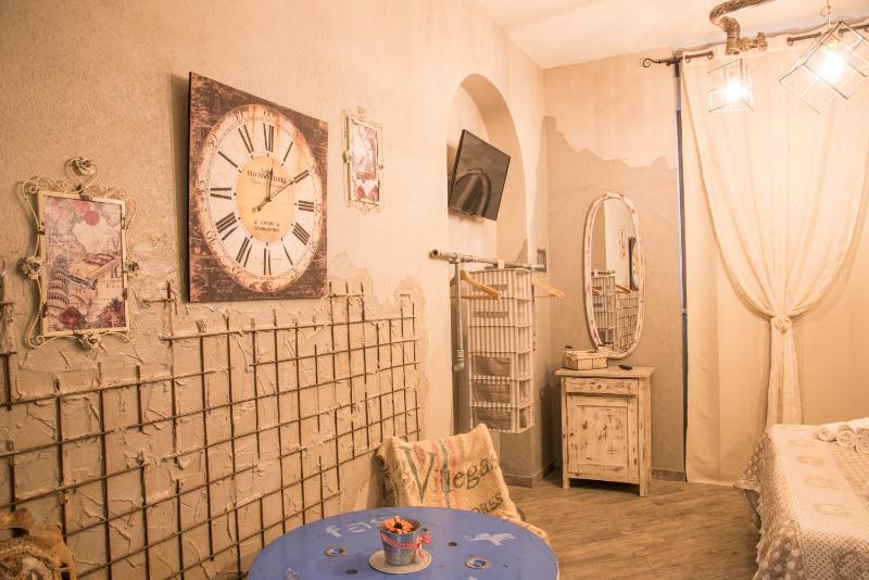 Deluxe Queen Room image 2