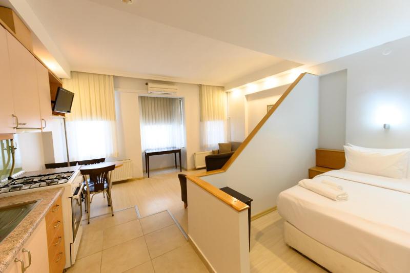 Studio Apartment image 4