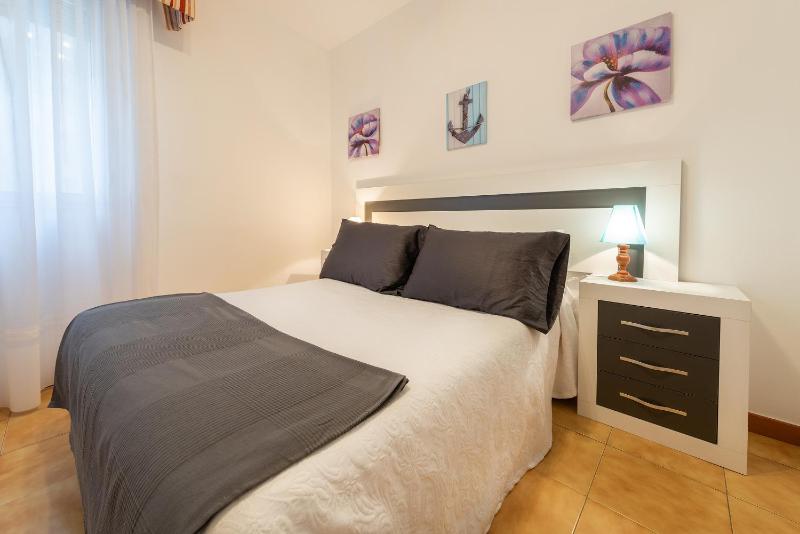 Double Room with Balcony image 3