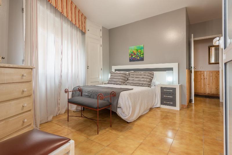 Double Room with Balcony image 4