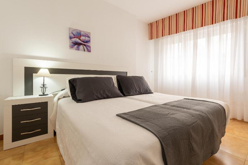 Twin Room image 4