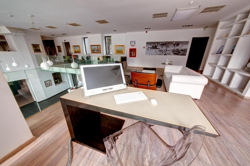 Sarroglia Hotel - image 9