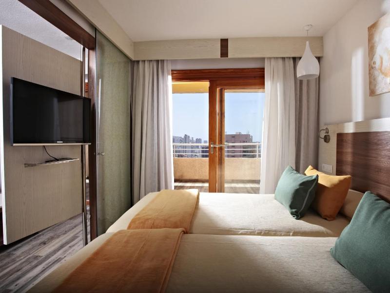 Suite with Pool View (1 Adult) image 4