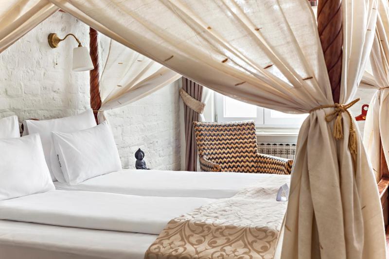 Deluxe King Suite image 1