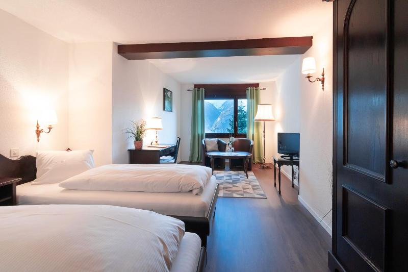 Twin Room image 2
