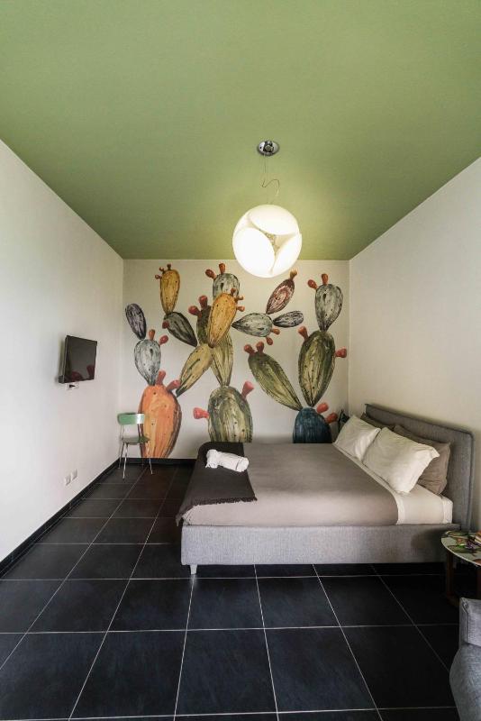 King Room with Mountain View image 1