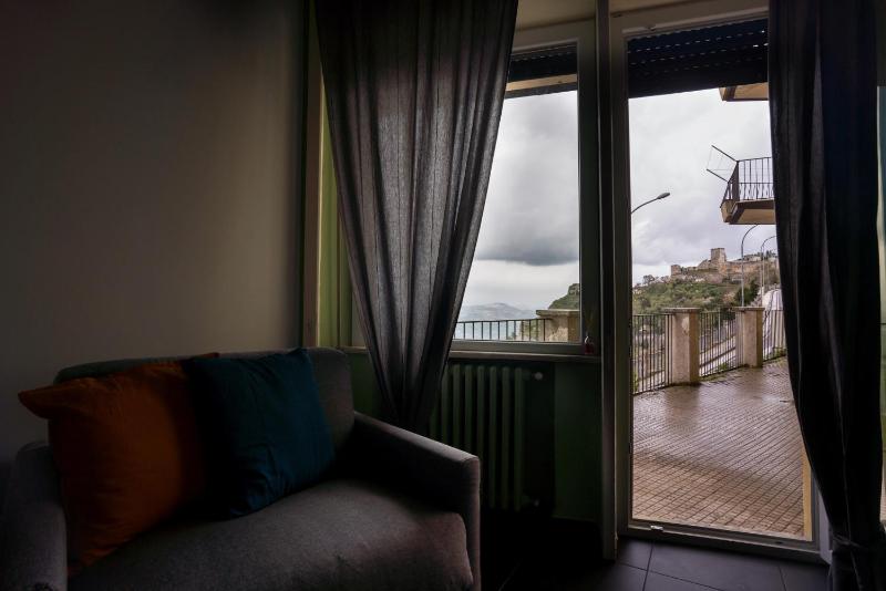 King Room with Mountain View image 4