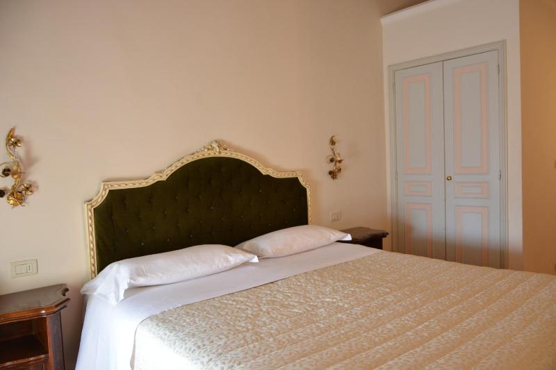 Economy Double Room image 4