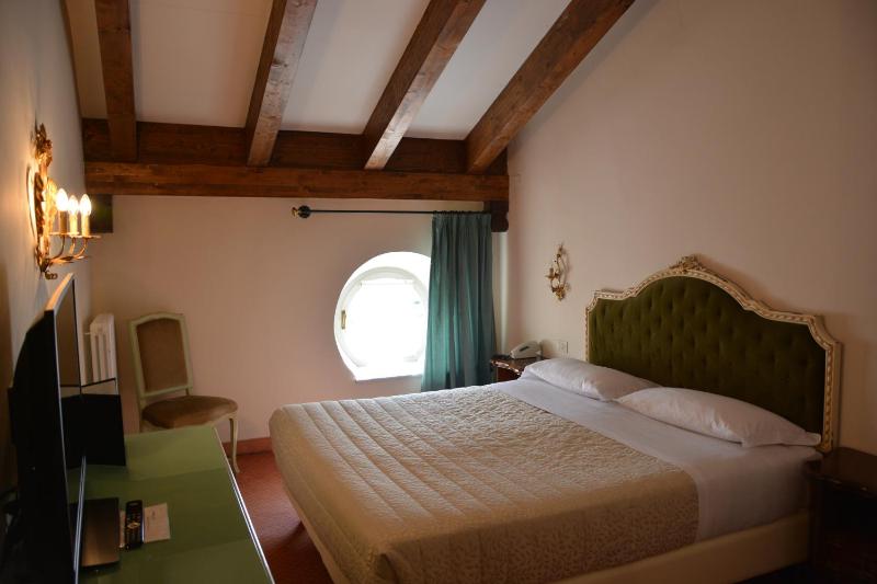 Economy Double Room image 1