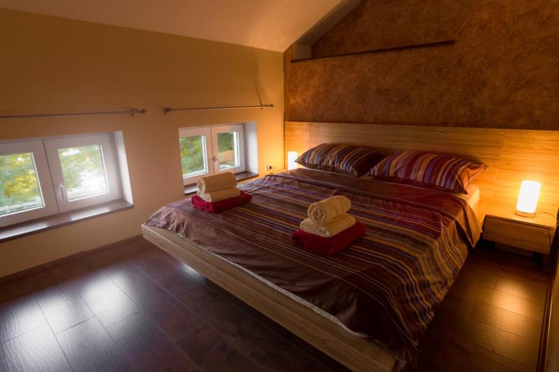 One-Bedroom Apartment with City View image 4