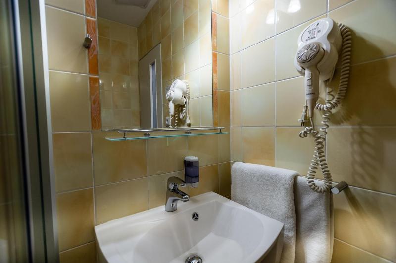 Double Room with 1 extra bed image 4