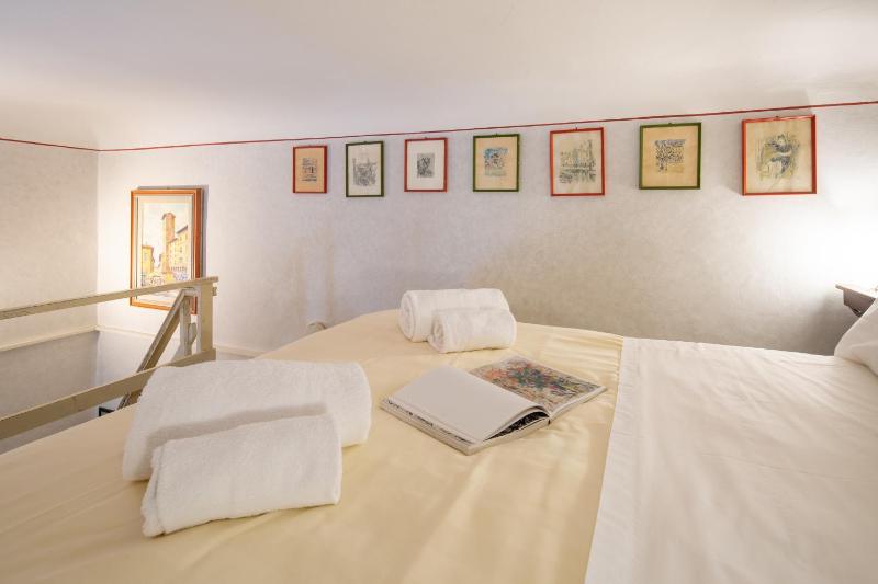One-Bedroom Apartment image 3