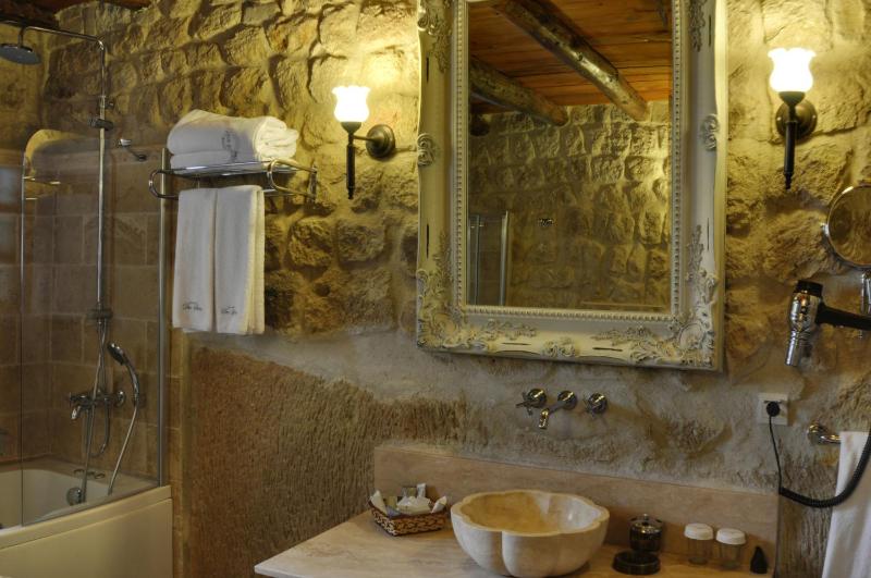 Family Cave Suite image 3