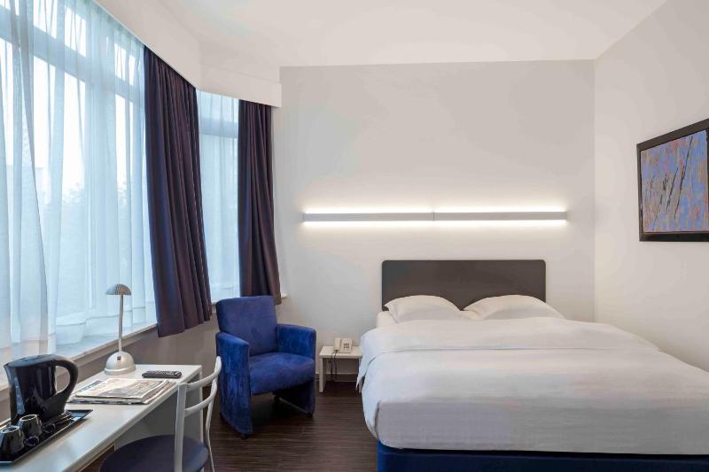 Double Room image 4