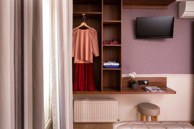 Quadruple Room with Terrace image 2