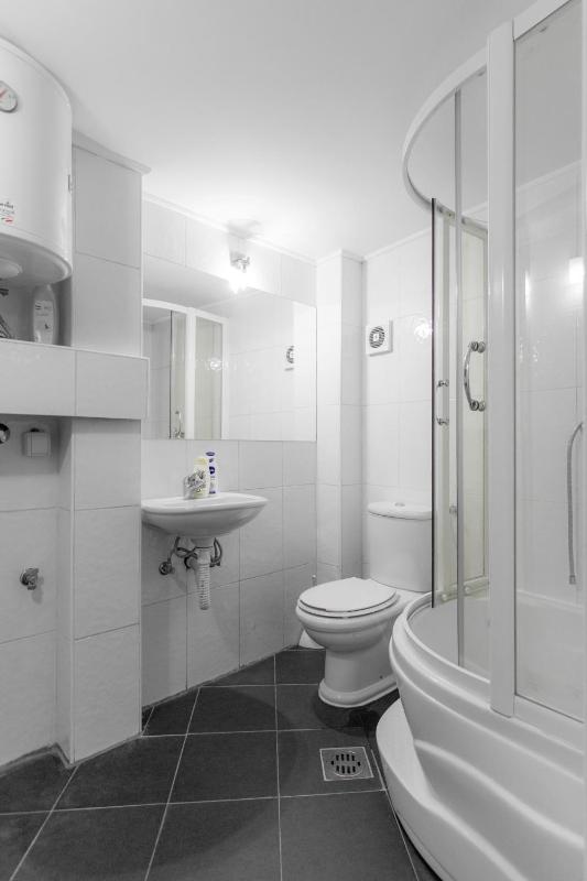One-Bedroom Apartment with City View image 3