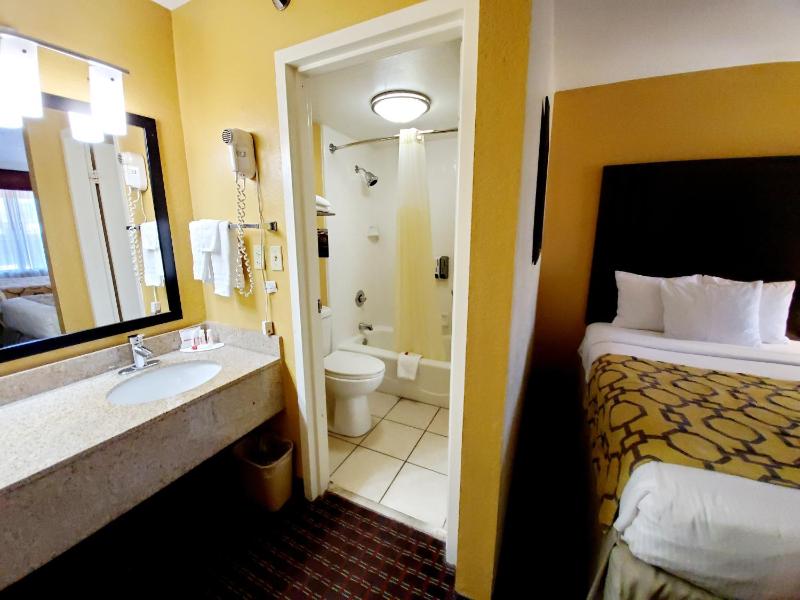 Double Room with Two Double Beds - Non-Smoking (4 Adults) image 2