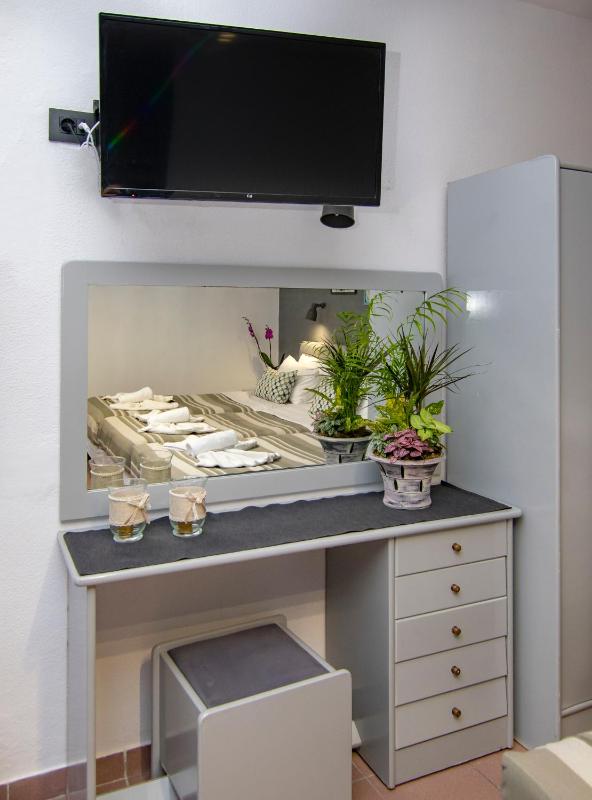 Kahlua Hotel Apartments - image 8