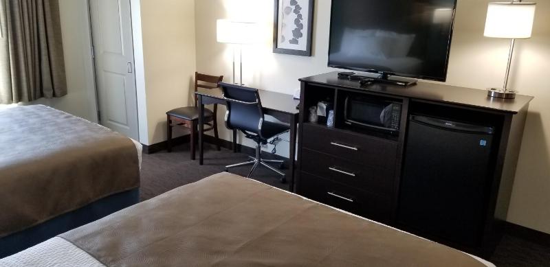 Queen Room with Two Queen Beds - Non-Smoking image 3
