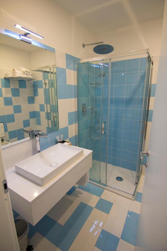 Deluxe Double Room with Balcony image 3