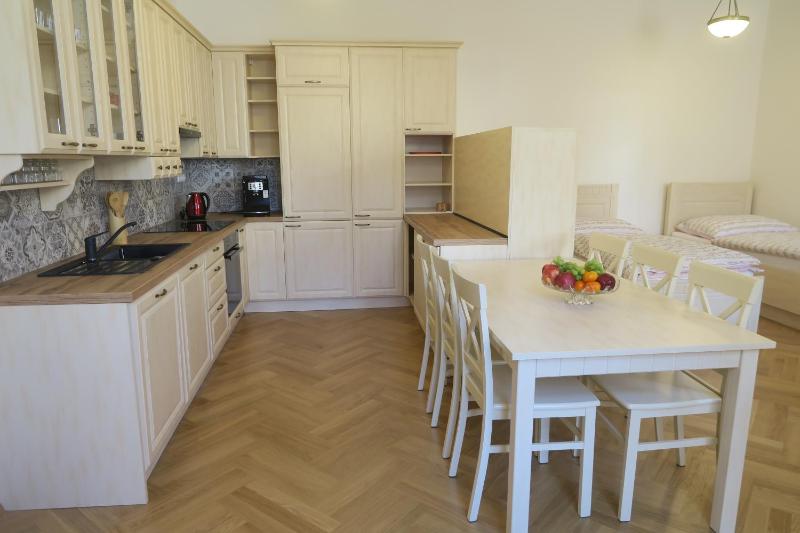 Deluxe Apartment with Garden View image 3