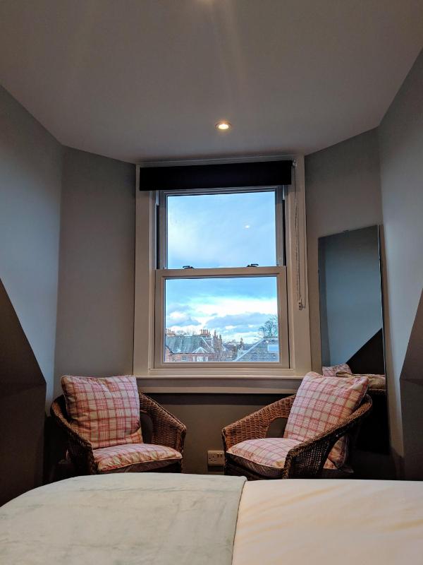 Deluxe Double Room with Bath image 3