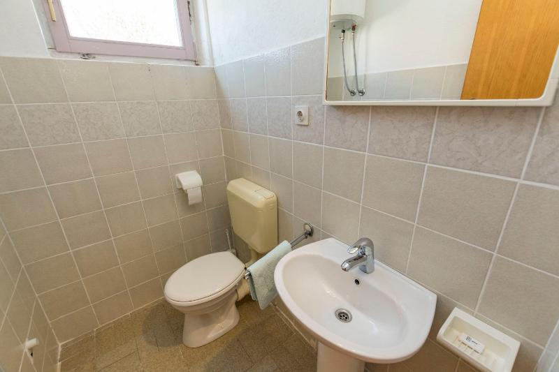One-Bedroom Apartment image 4
