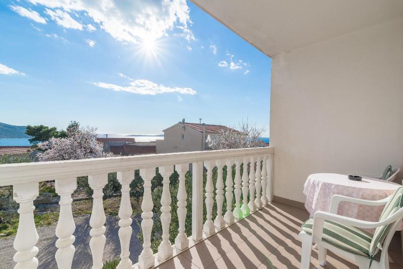 One-Bedroom Apartment image 3