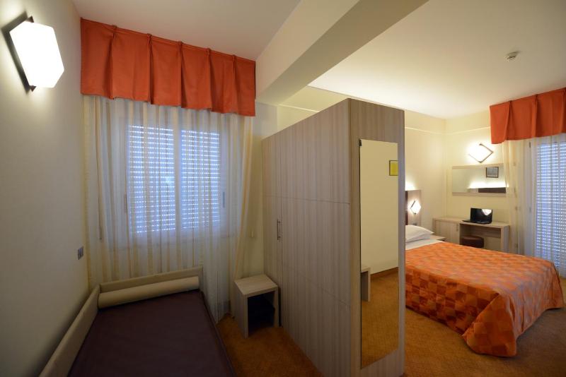 Quadruple Room image 3