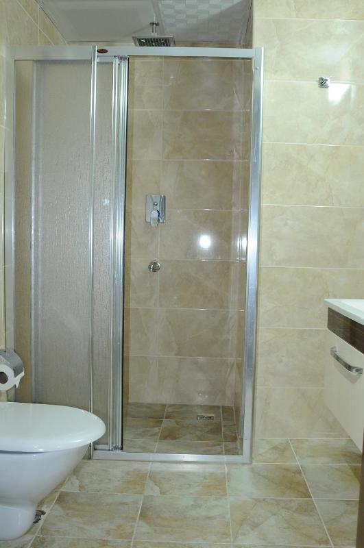 Standard Quadruple Room image 2