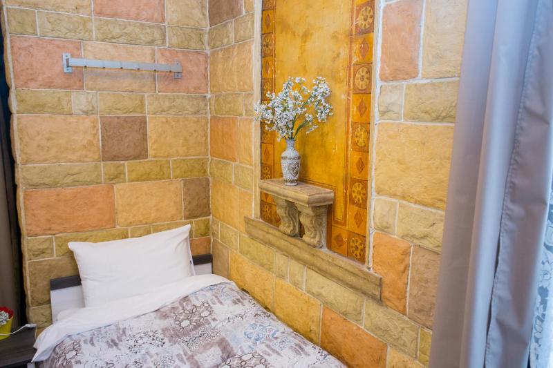 Large Single Room image 4