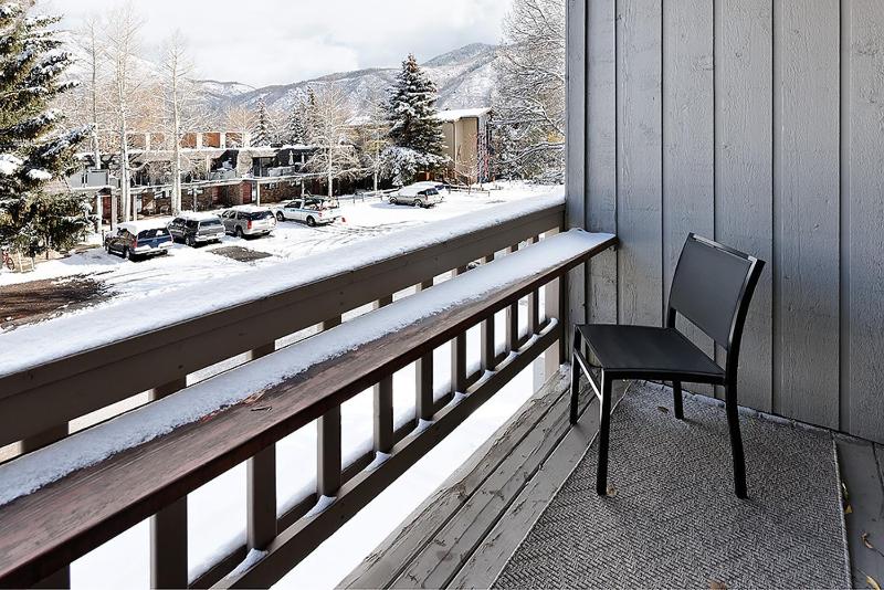 One-Bedroom Apartment image 4