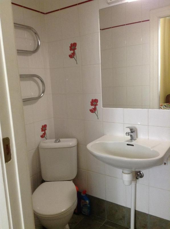 Twin Room with Private Bathroom image 2