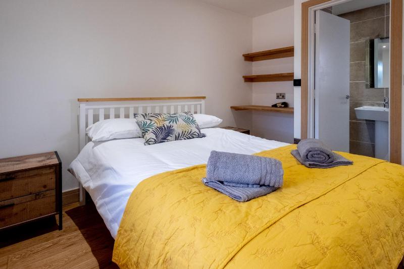 Oak - Three Tuns Apartments Pettistree Wickham Market - by Aldeburgh Coastal Cottages - image 7