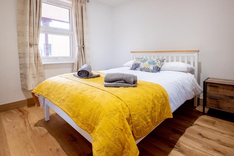 Oak - Three Tuns Apartments Pettistree Wickham Market - by Aldeburgh Coastal Cottages - image 3