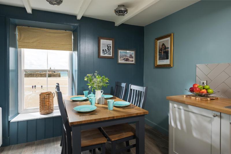 Apartment with Sea View image 4