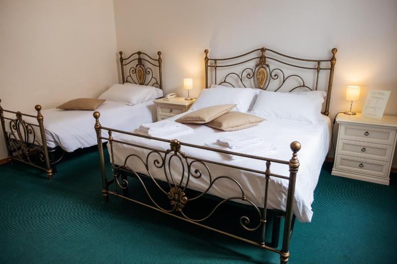 Triple Room with City View image 4