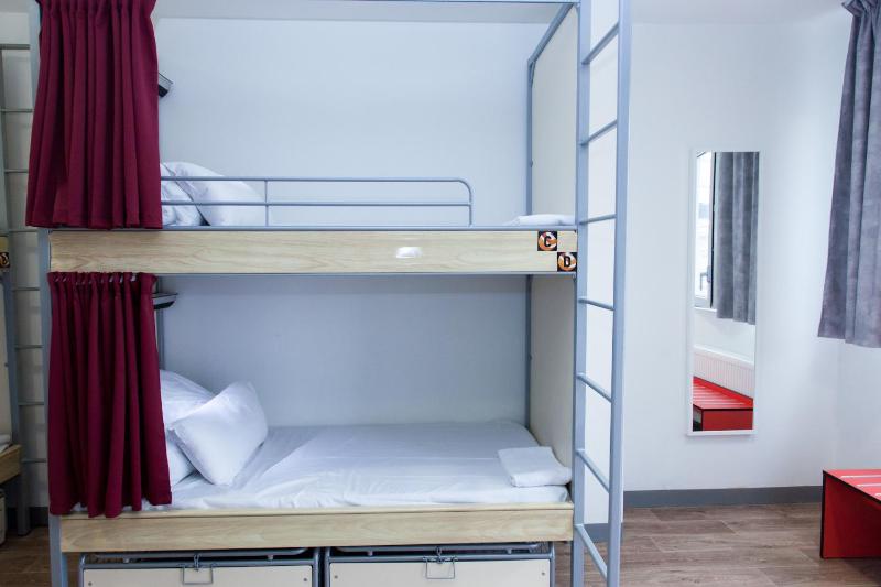 Twin Room with Bunk Beds image 4