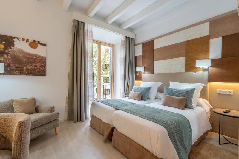 Superior Double or Twin Room with City View image 1