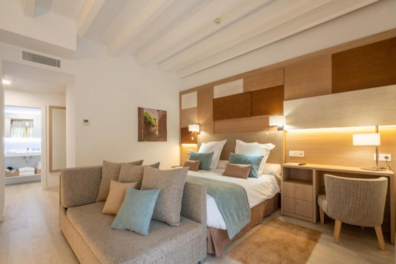 Suite with City View image 2