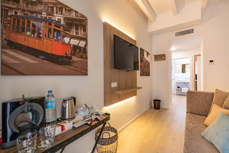 Suite with City View image 4