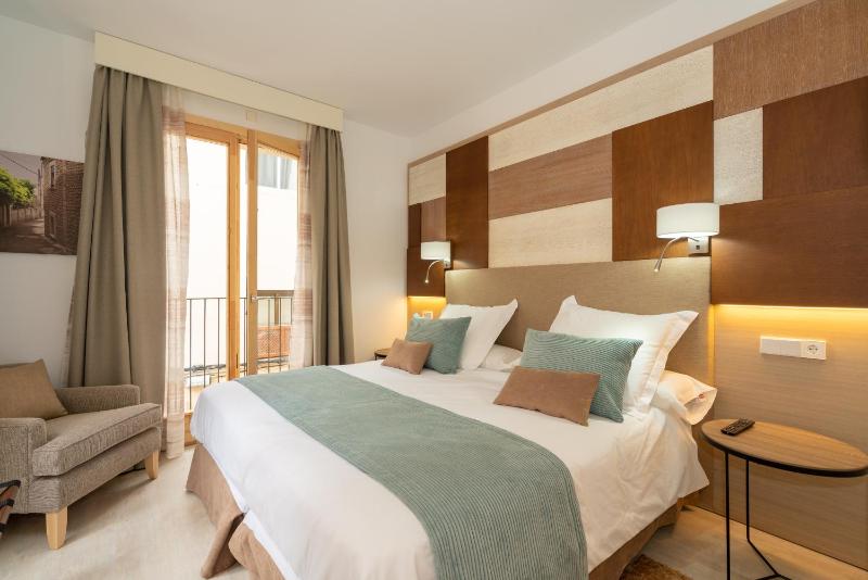 Superior Double or Twin Room image 2