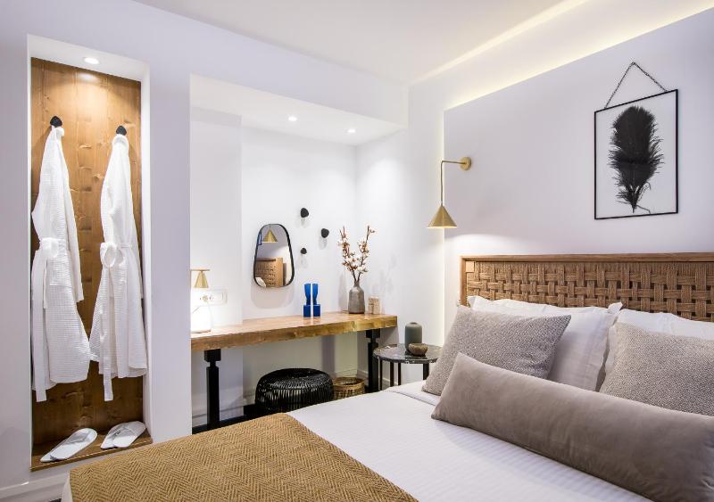 Cozy Suite with outdoor heated Jacuzzi on terrace image 2