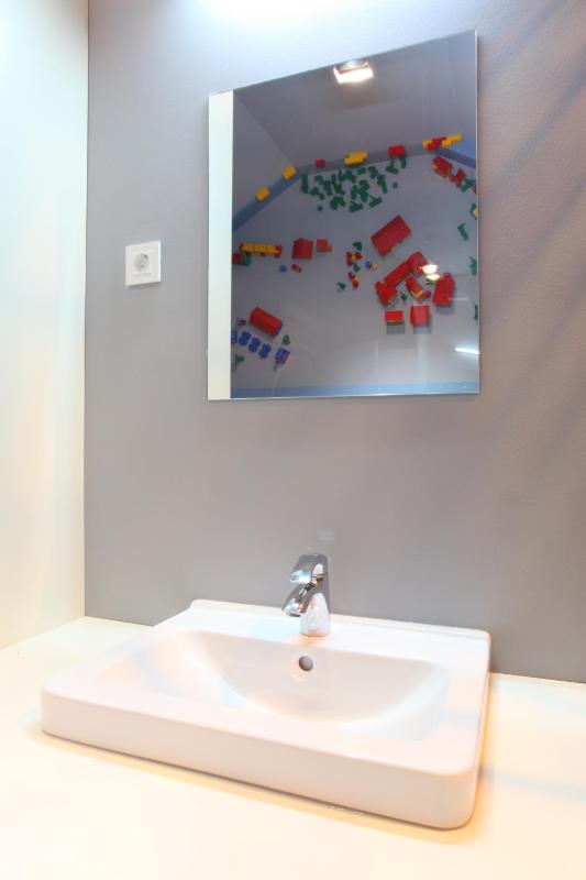 Standard Single Room with Shower image 2