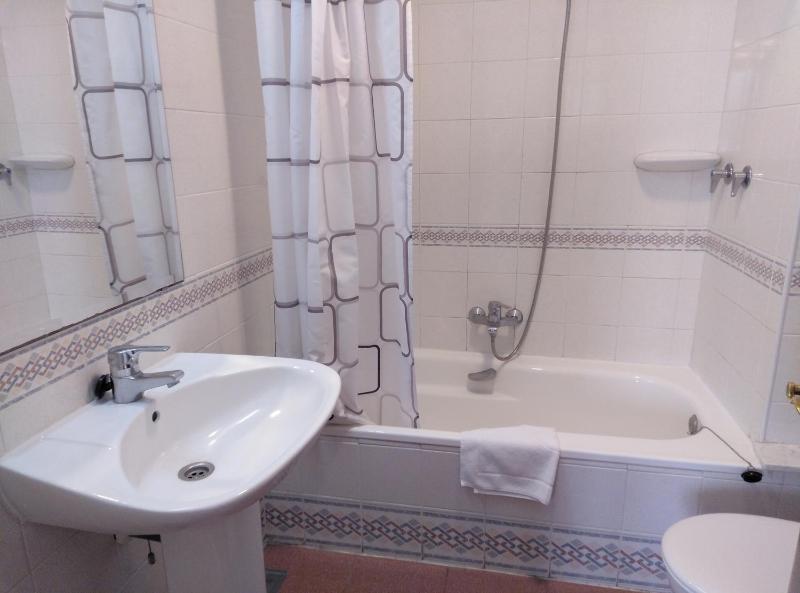 Double Room with Sea View image 3