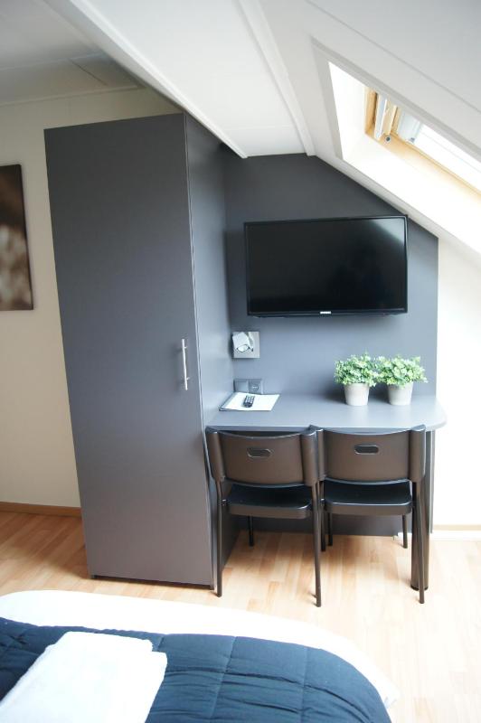 Standard Double Room image 2